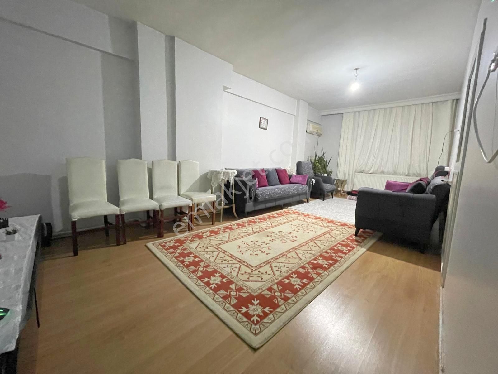 Yıldız Dan Salı Pazarı Yakını Kredili 2+1 Ara Kat Daire Güney Cephe