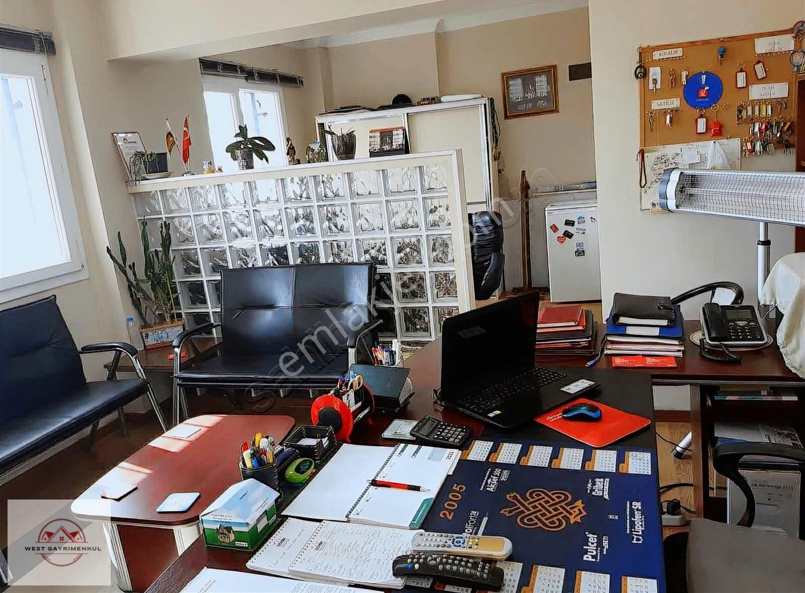 West'ten Bayraklı Körfez Mah. 1+1 Eşyalı Kiralık Ofis