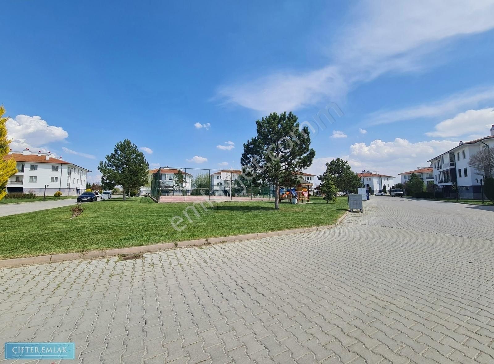 Ali Çifter' Den Ova Evlerinde Kiralık 2+1 Site İçi Daire