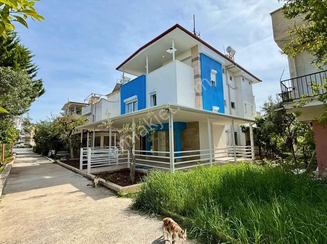 Didim Efeler Mah İçi Komple Yenilenmiş 4+1 Tripleks Villa