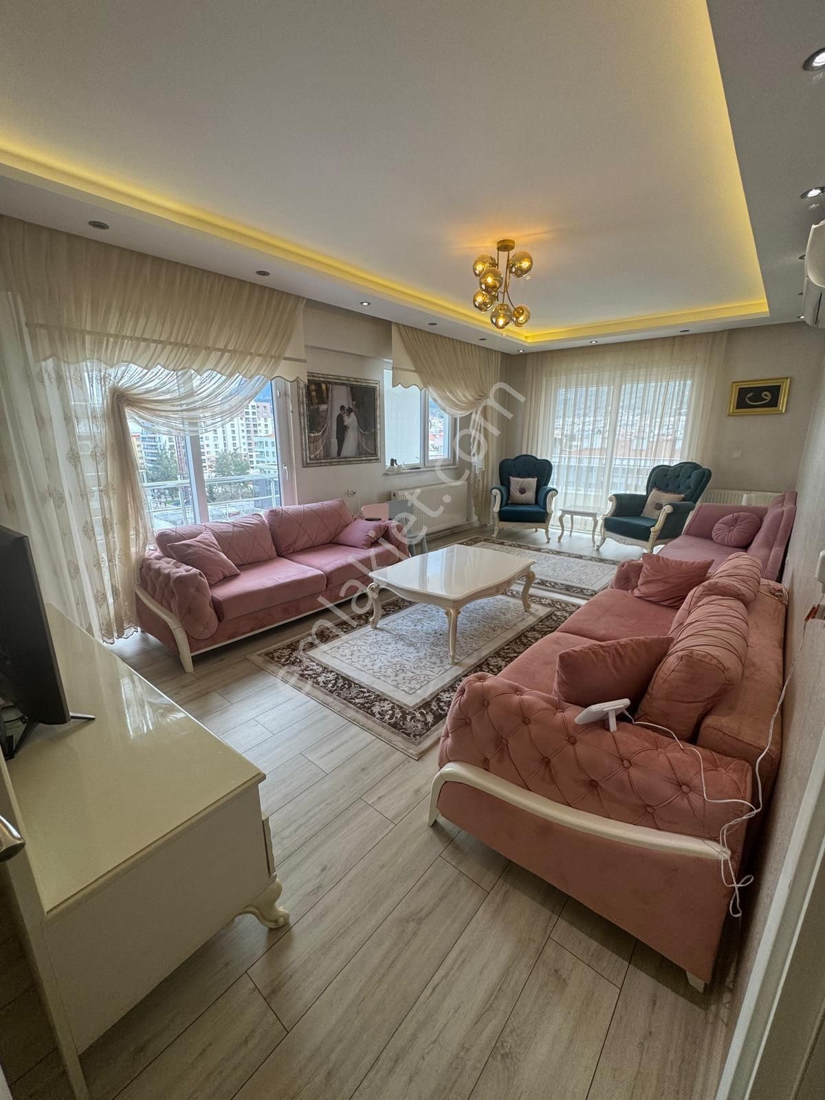 Hafsa Sultan Megalarda 3+1 Asansörlü Lüks Ara Kat Daire Fırsatı