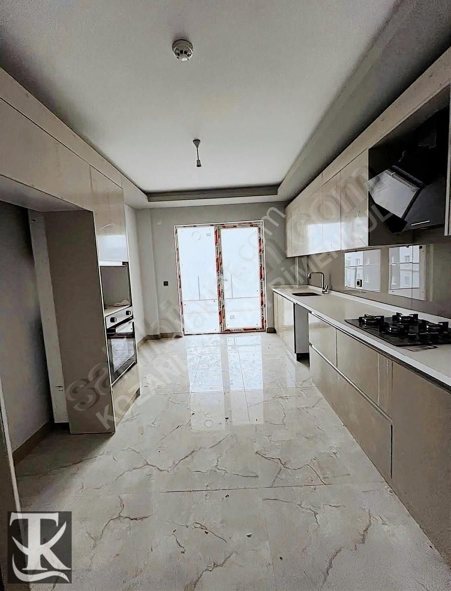Kozanlar Gayrimenkul'den 4+1 Uygun Fiyatlı Yapılı Daire...