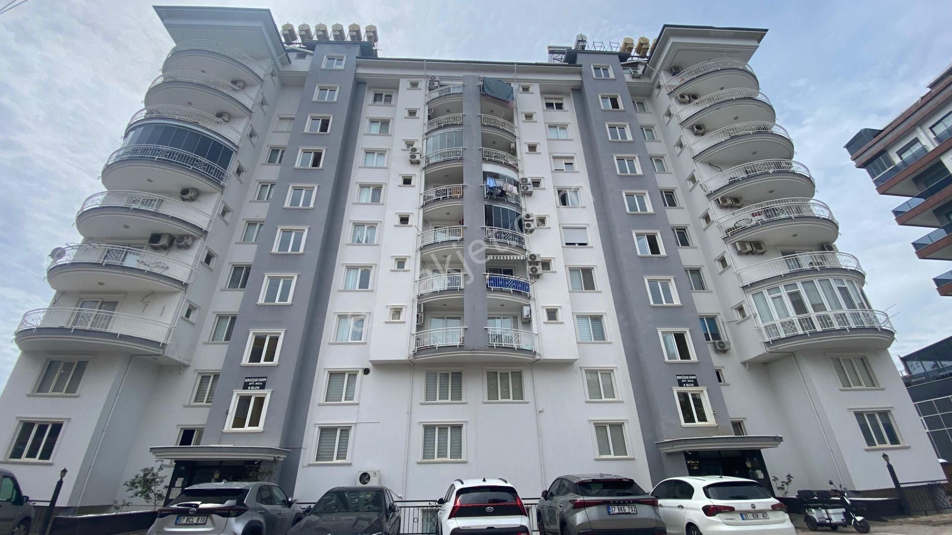 Alanya Tosmurda Deniz Manzaralı Site İçerisinde Eşyalı 4+2 Satılık Daire