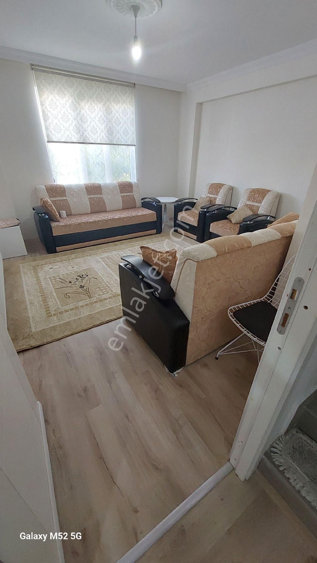 Binevlerde 3 Katlı Villanın Giriş Katı..