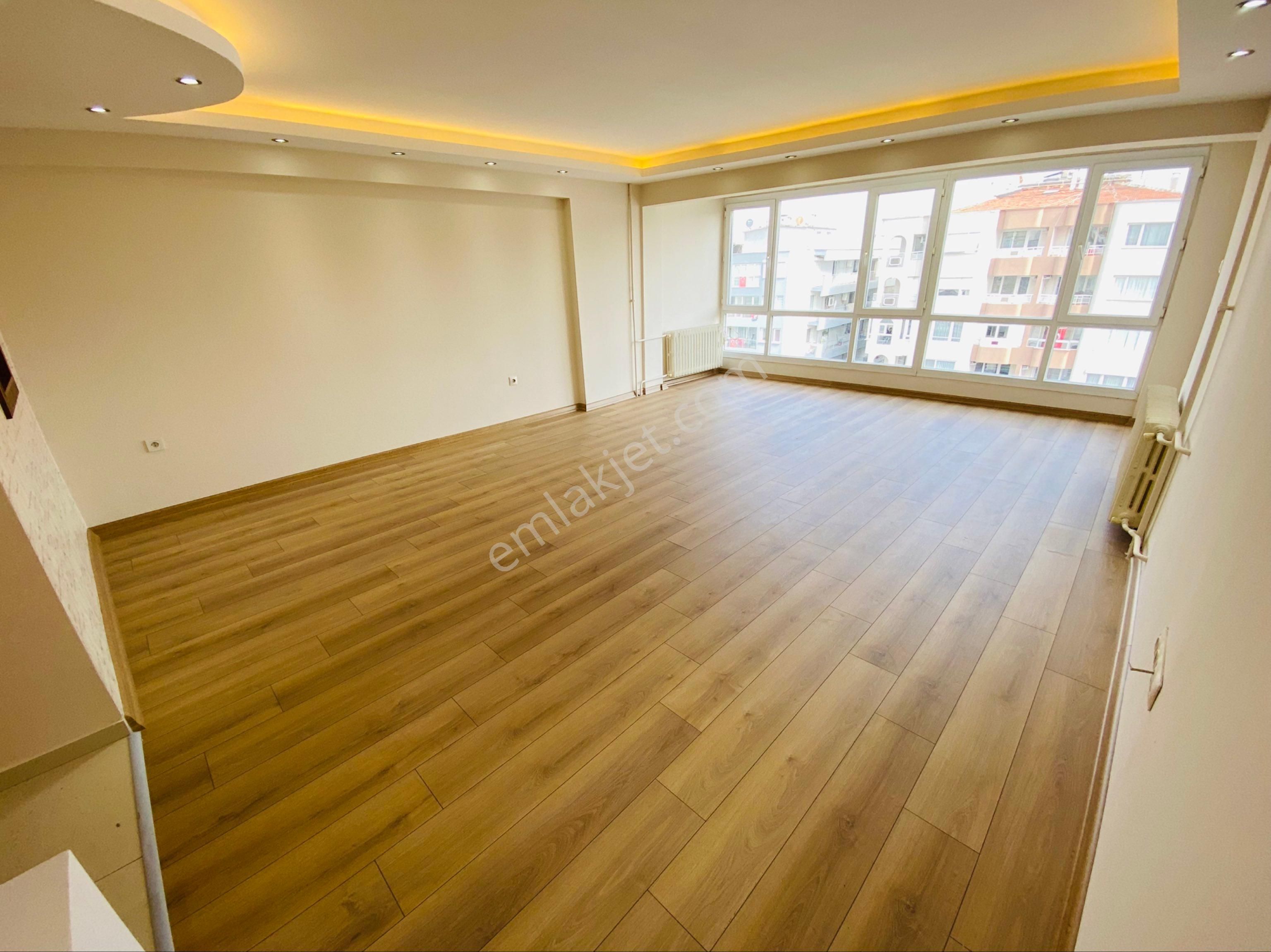 Poligon Metro Yakınında 3+1 130m2 Lüks Dekorlu Asansörlü Otoparklı Ferah Manzaralı Daire