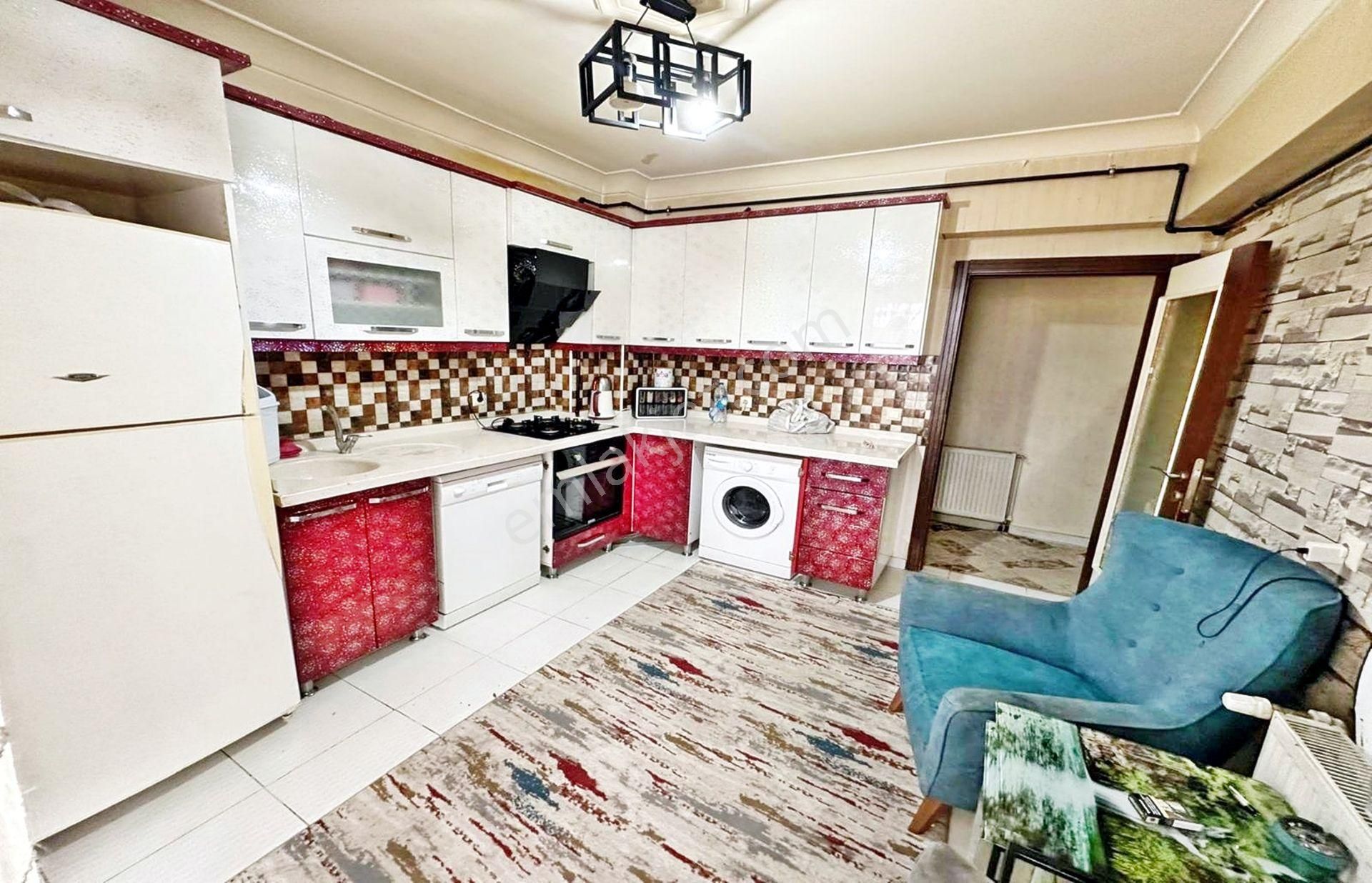 Kanuni Mahallesi Kök Tapu Cepheleri Açık Balkonlu Giriş 3+1 Daire