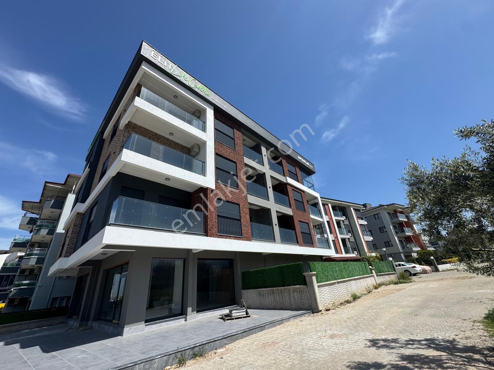 Yatırıma Uygun! Havuzlu Sitede Teknolojik Donanımlı Eşyalı 1+1