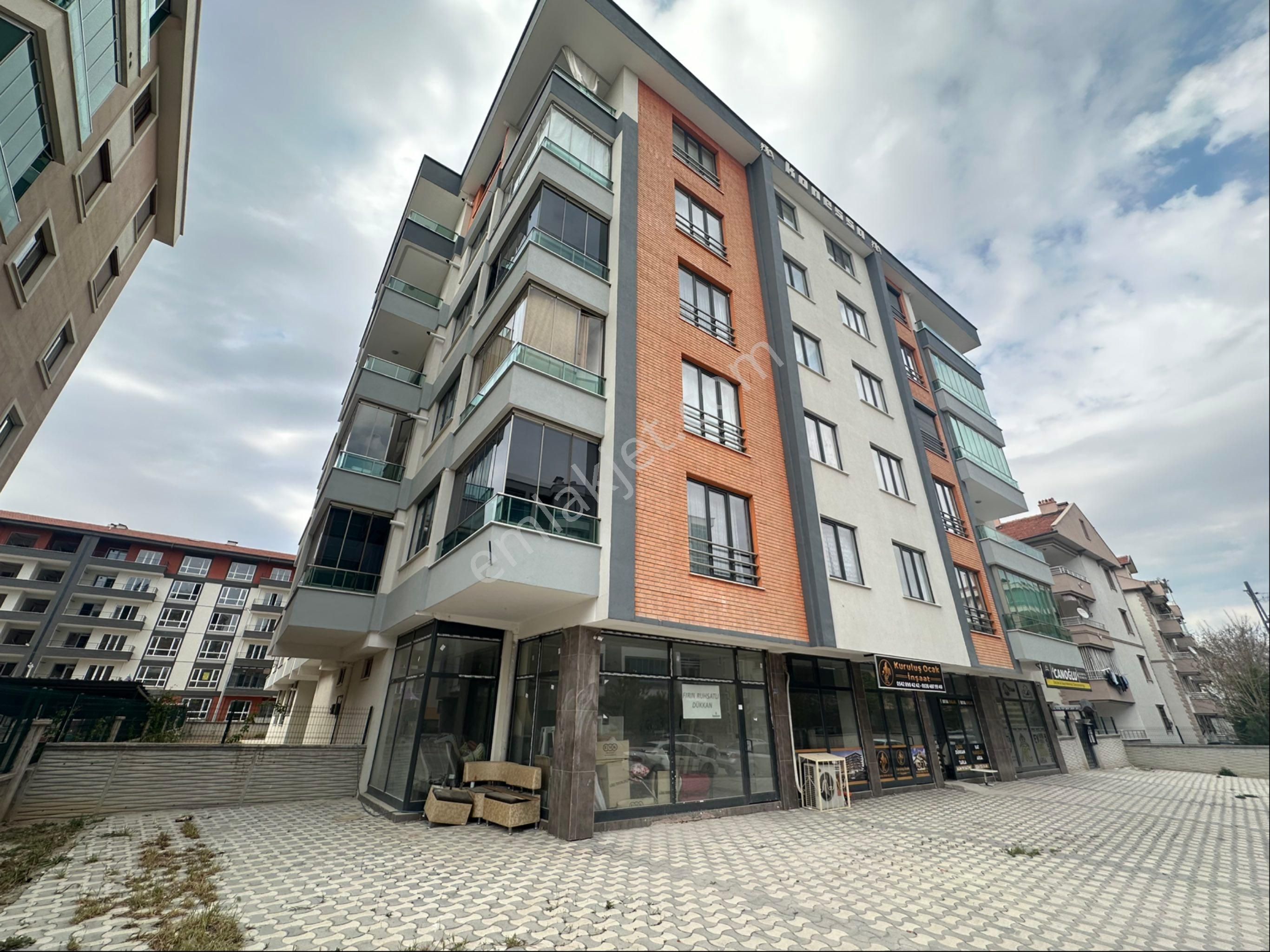 Kamil Kaya 'dan Cadde Üstü 150 M² Fırın Ruhsatlı Satılık Dükkan