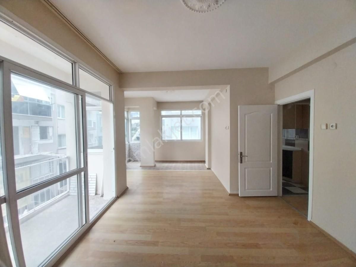 Karataşta Üçyol Metro Yakın Kiralık Arakat 2+1 Klasik Daire