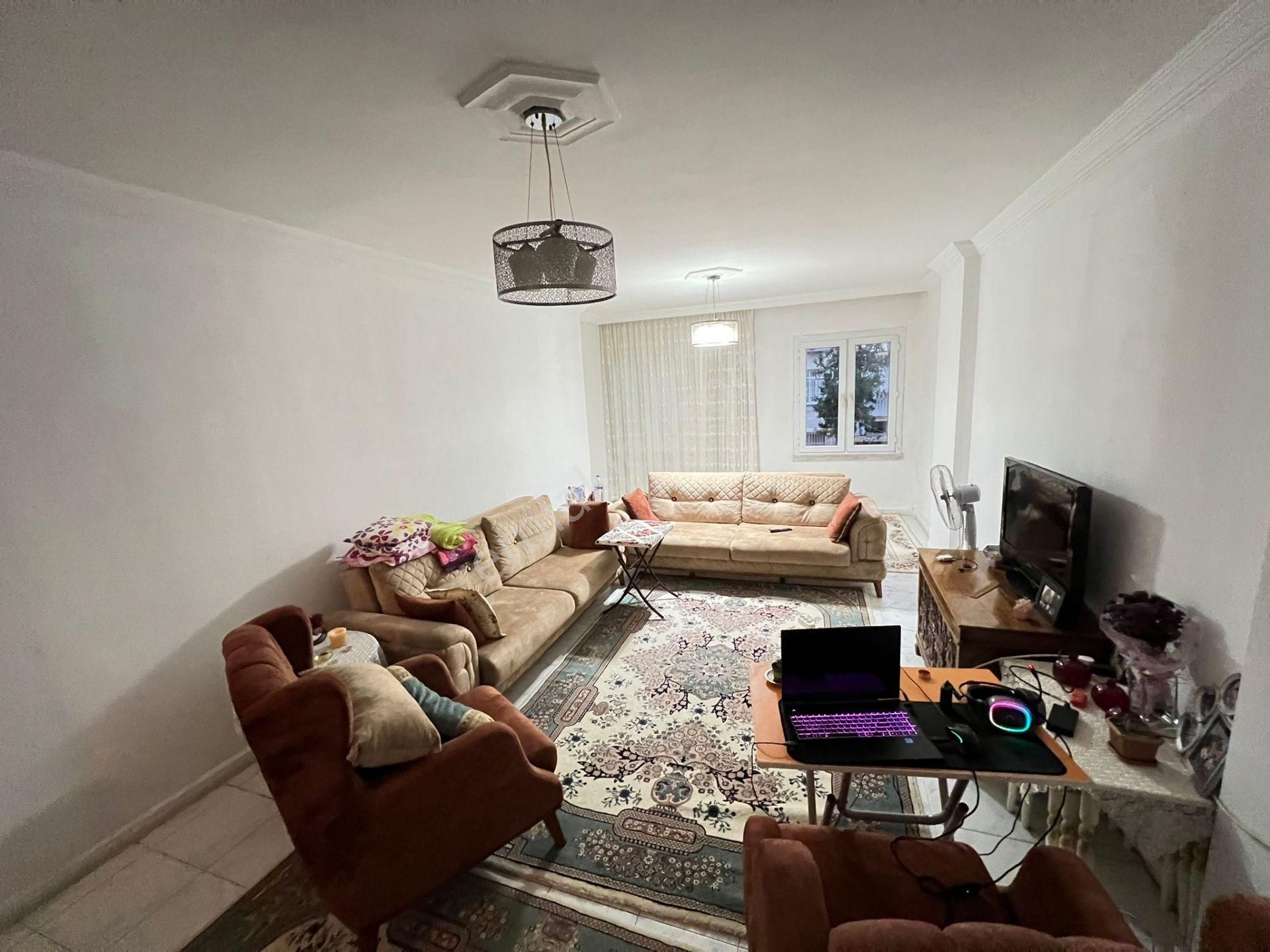 Prestij'den Cumhuriyet'te Battı Çıktı Civarı Temiz 3+1 Daire