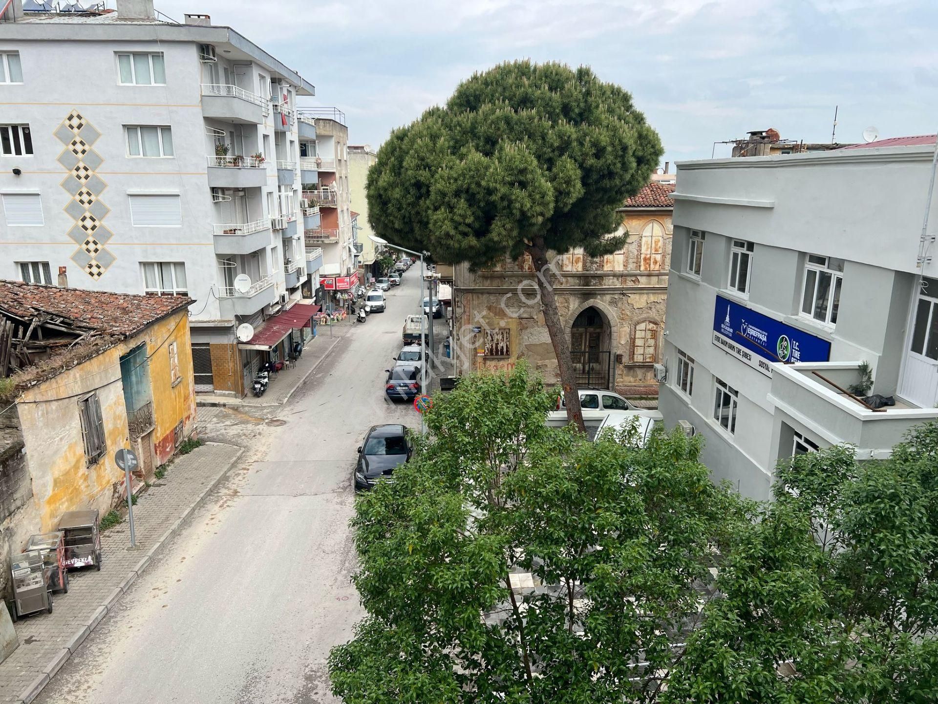 Çarşı İçinde Ara Kat