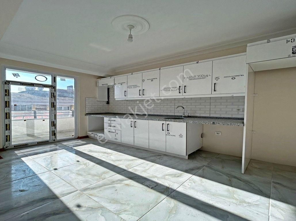 Başkent Yapı'dan 2+1 Sıfır Binada Büyük M2 Balkonlu Ara Kat