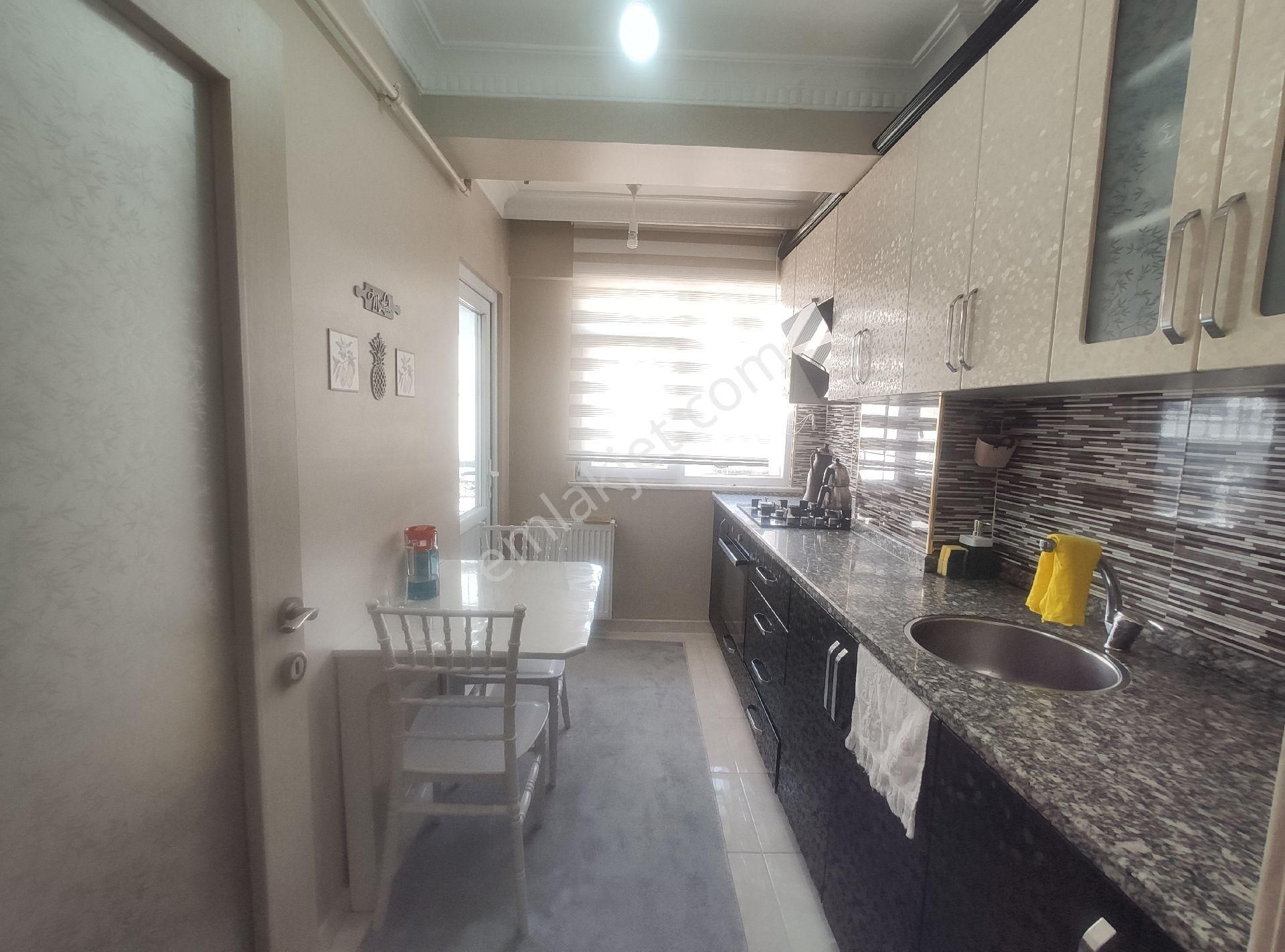 Sefaköy İnönü Mah De Satılık Tek Daire Üzerine Dubleks Daire