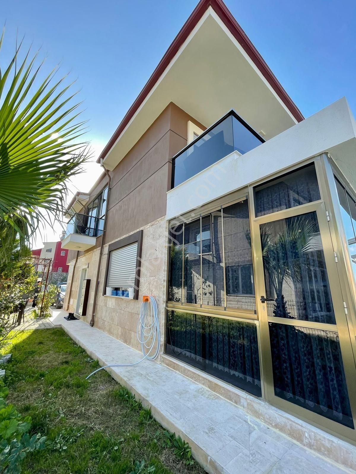 Kuşadasında Full Deniz Manzaralı 4+1 Villa
