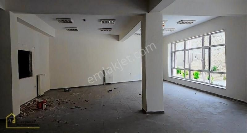 Kuzey Ankara'da Merkezi Konumda 170 Metrekare Dükkan