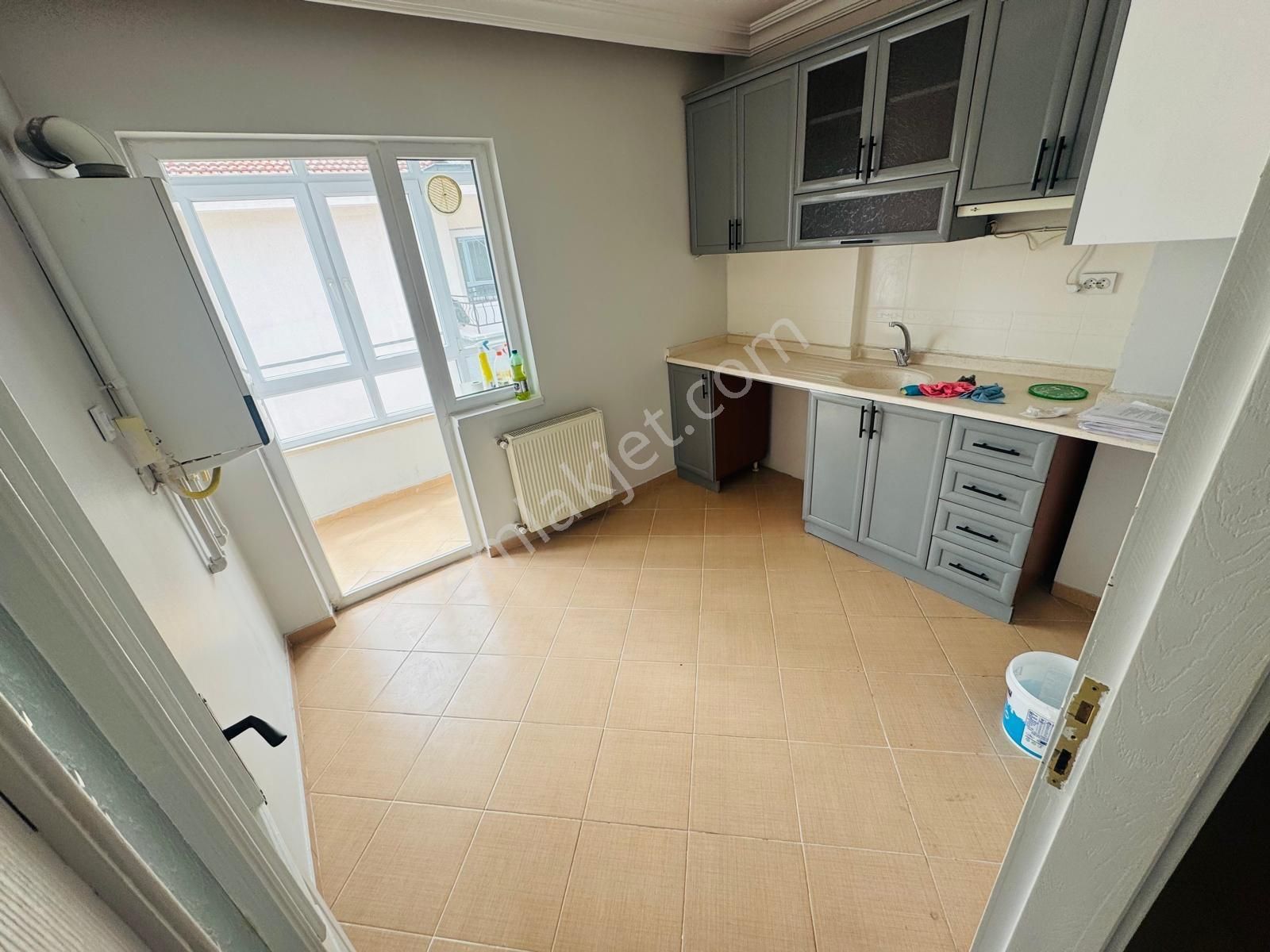 Malazgirt Mh'de 3+1 120m²bağımsız Katta Ön Cephe Yapılı Daire