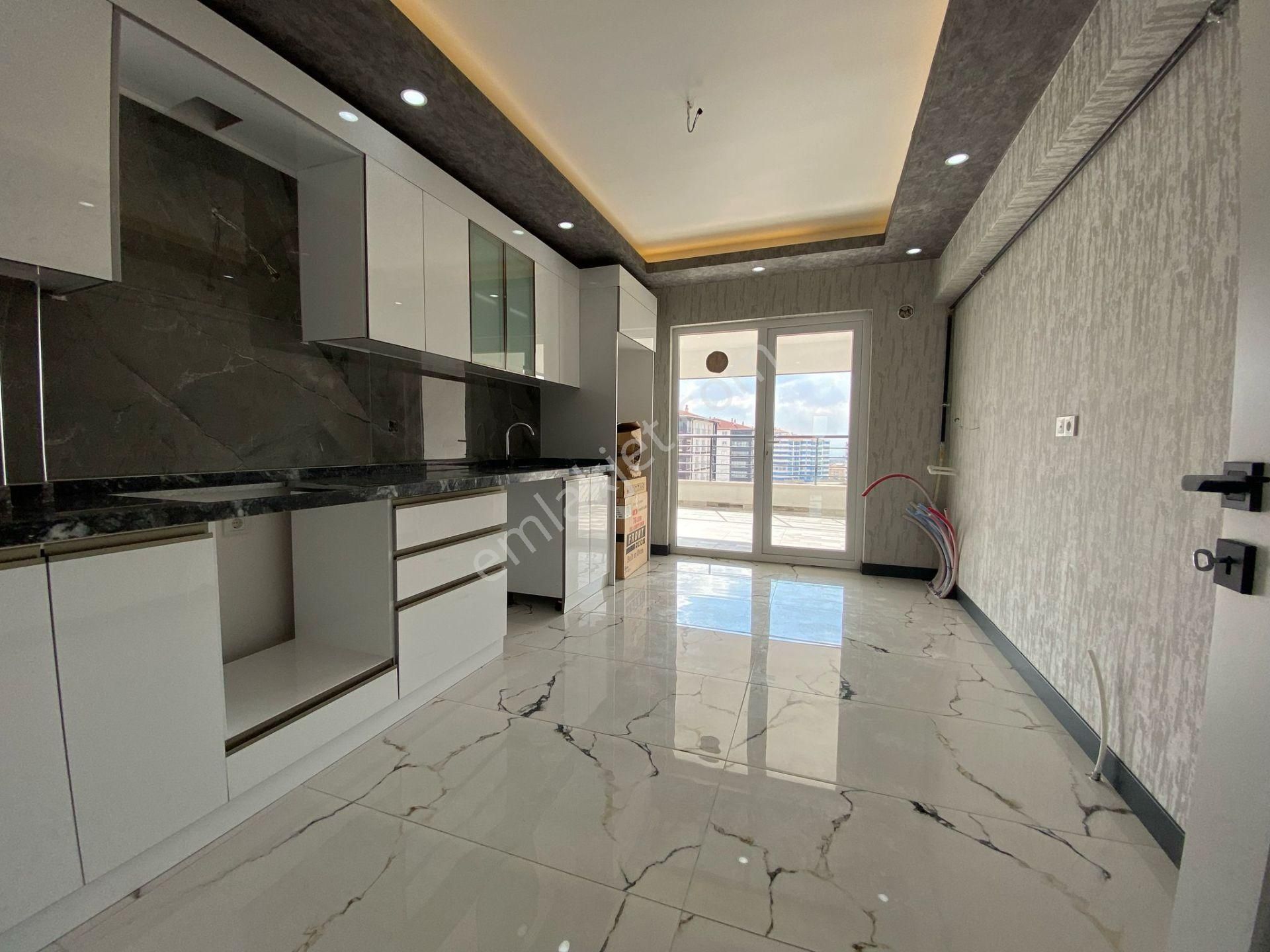 Nasip Emlak'tan Teras Balkonlu 4+1 Ultralüx Site İçerisinde Daire