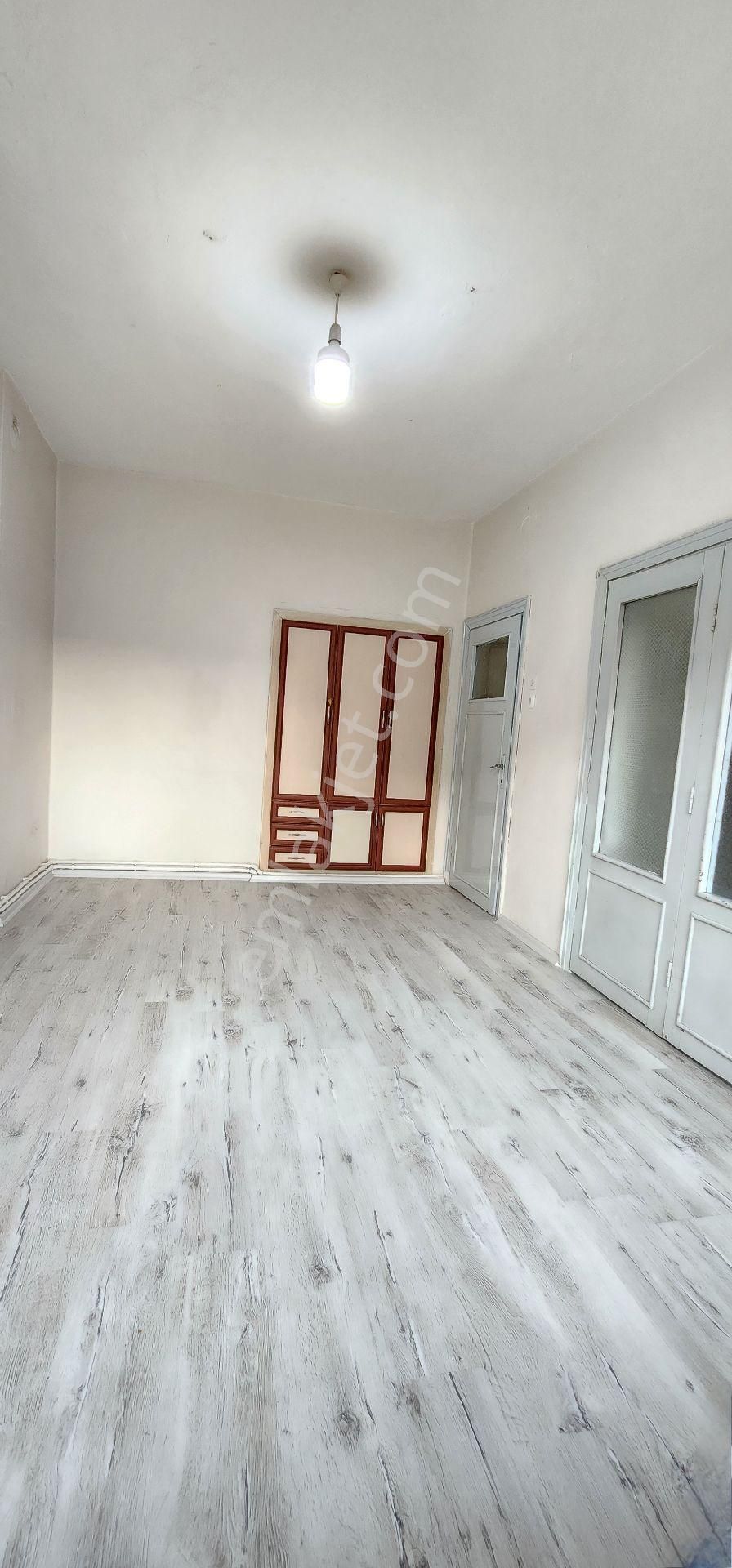 Şemsitebrizi Mahallesinde Arakat 2+1 Doğalgazlı Kiralık Daire