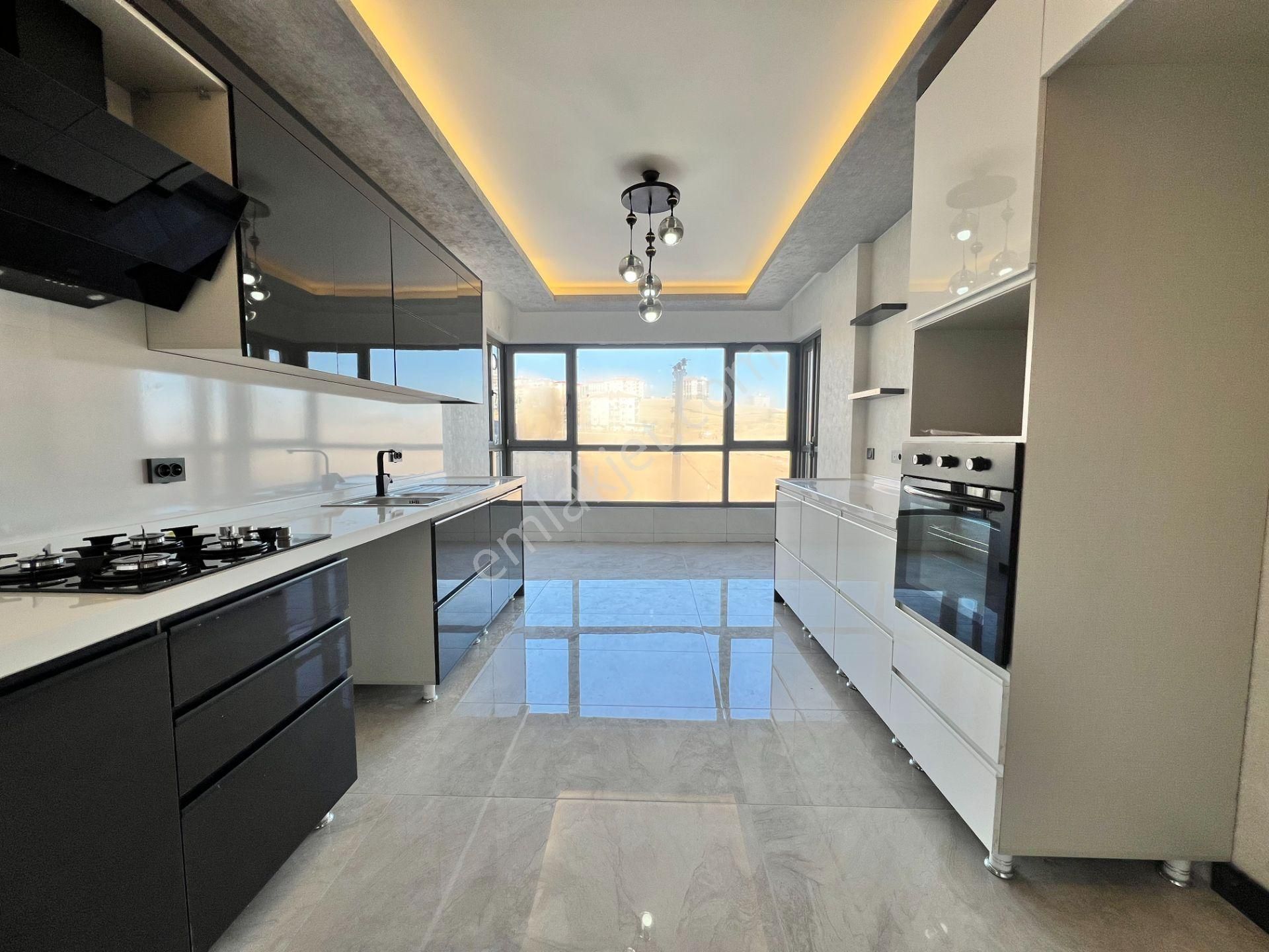 Nasip Emlak Satılık 4+1 Site İçersinde Kapalı Otoparklı Kaçılmayacak Daire