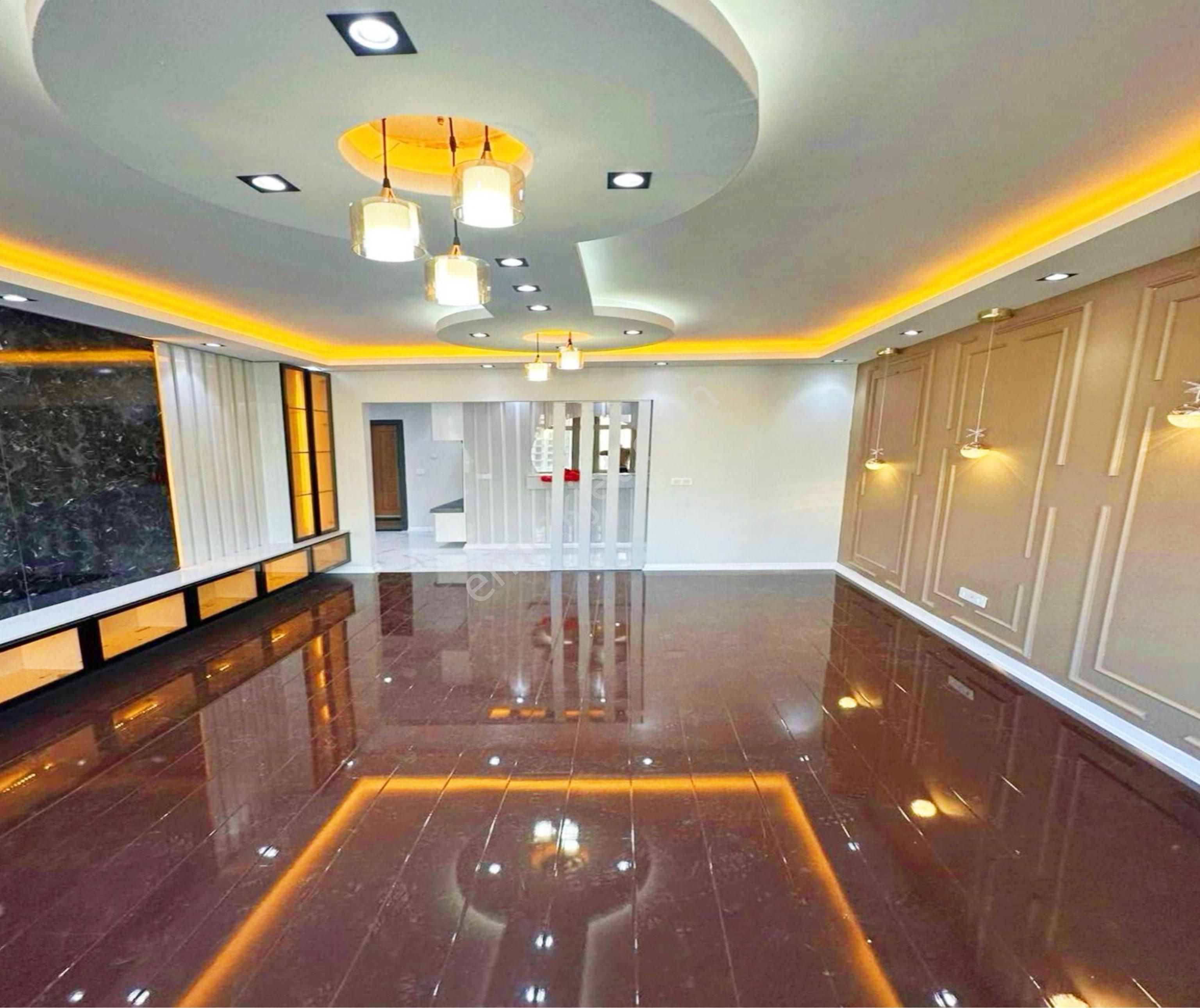 Metrobüse Yakın Full Donanımlı Site İçi 2+1 Ultra Lüks Satılık Daire
