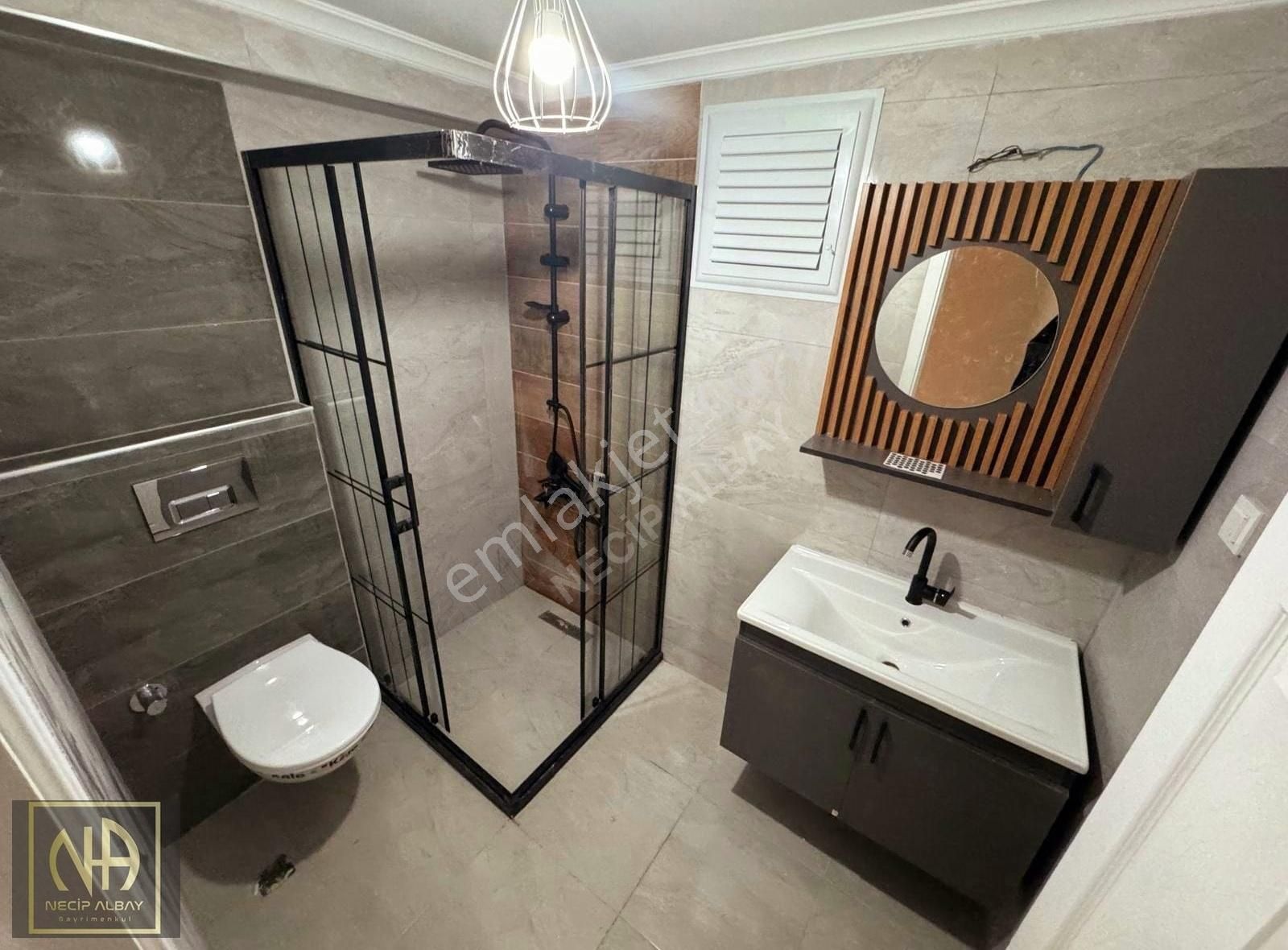 Necip Albay'dan Ayvalı Da Full+full Yapılı 3+1 Satılık Daire