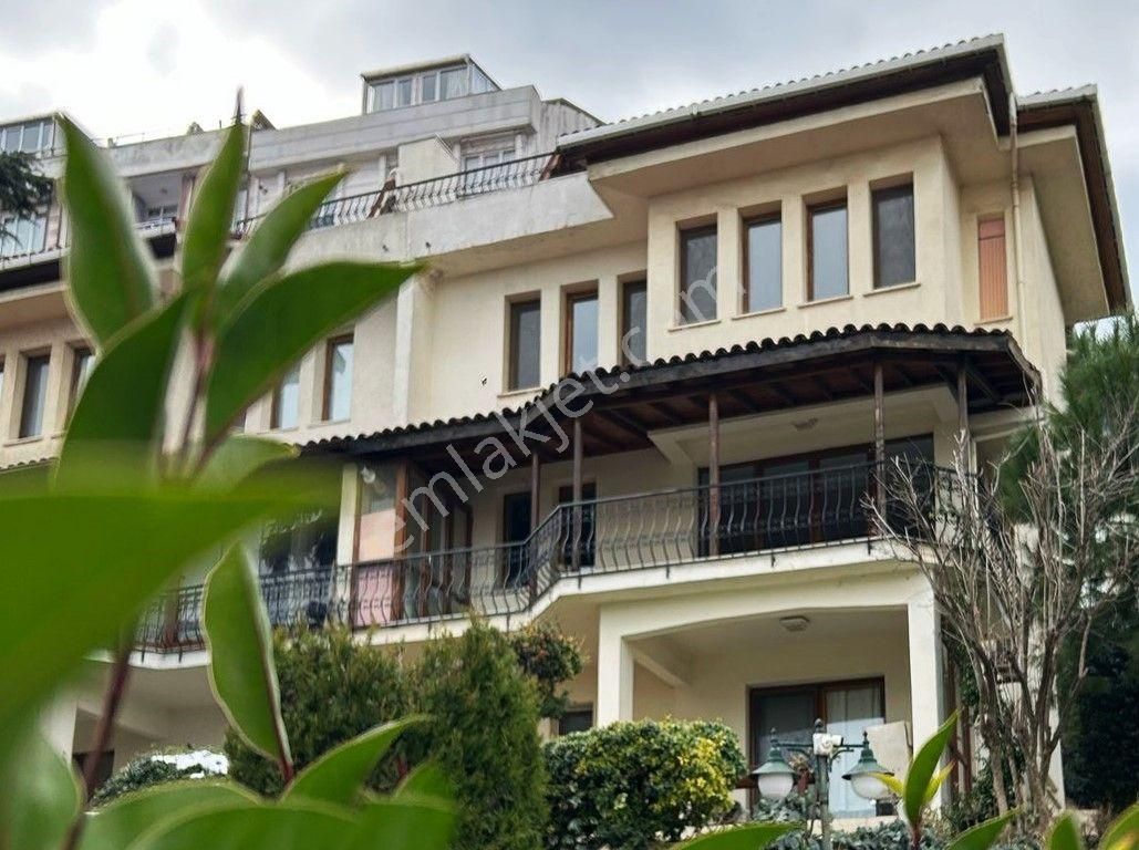 Beylikdüzü'nün Nezih Lokasyonunda 7+2 Site İçi Konseptli Villa