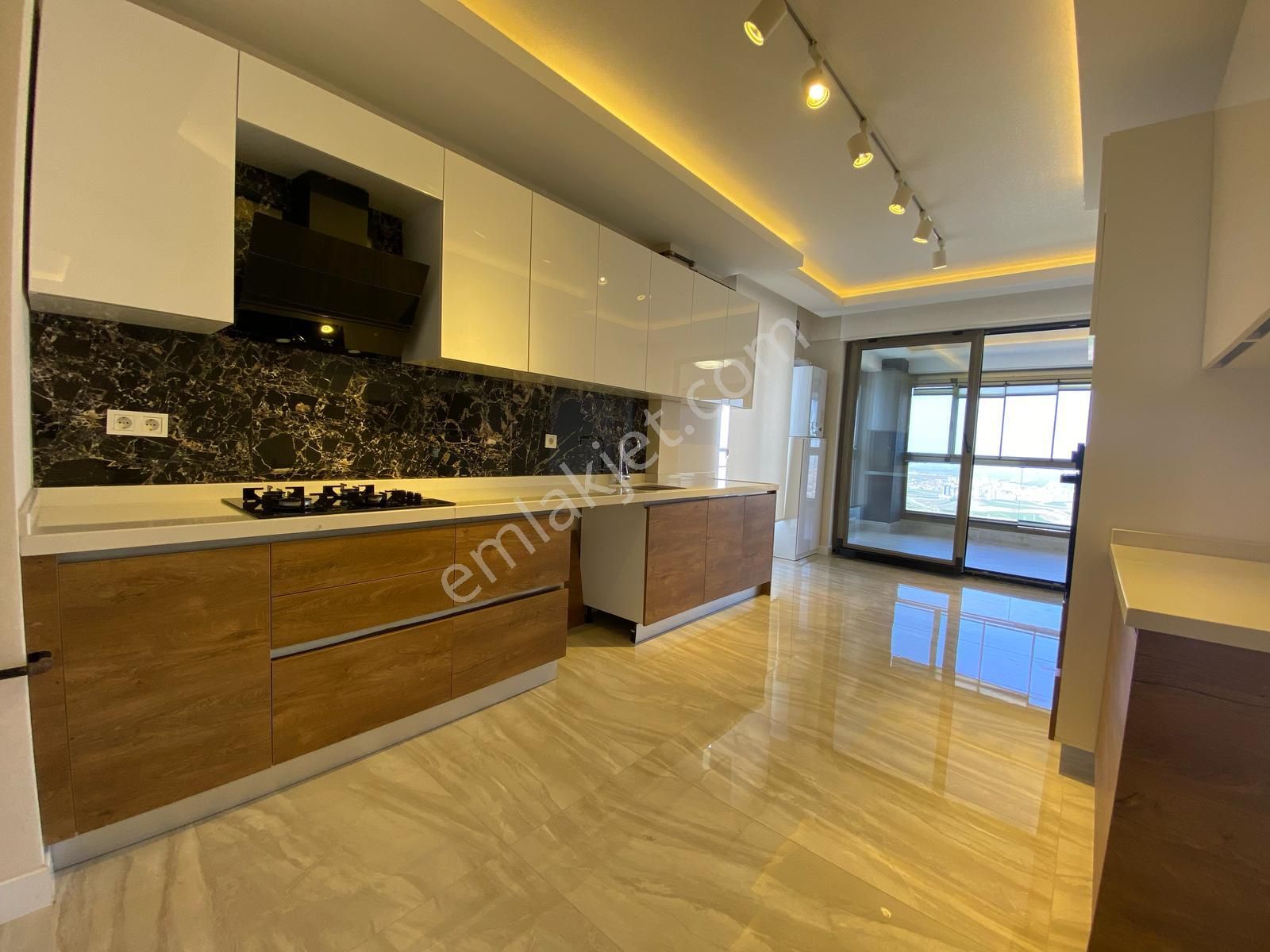 Nasip Emlak'tan Teras Balkonlu G.odalı Ultralüx Sitede 4+1 Daire