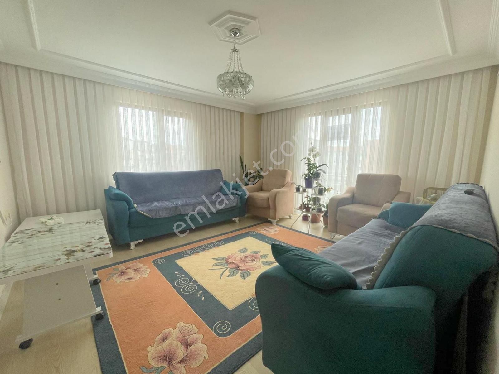 Mertcan'dan Esenler Mah. İskanlı Ara Kat Balkonlu 3+1 Daire