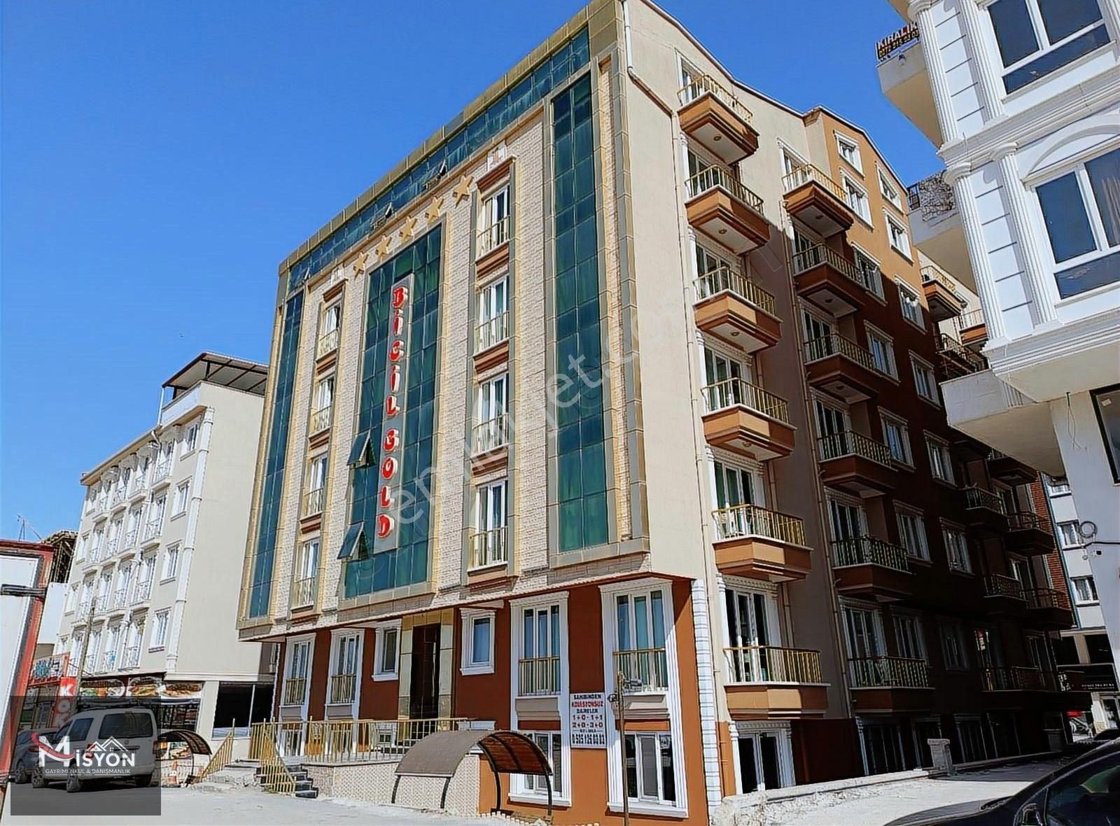 Üniversite Karşısı Ana Yol Üzerinde 1+1 Eşyalı Satılık Daire