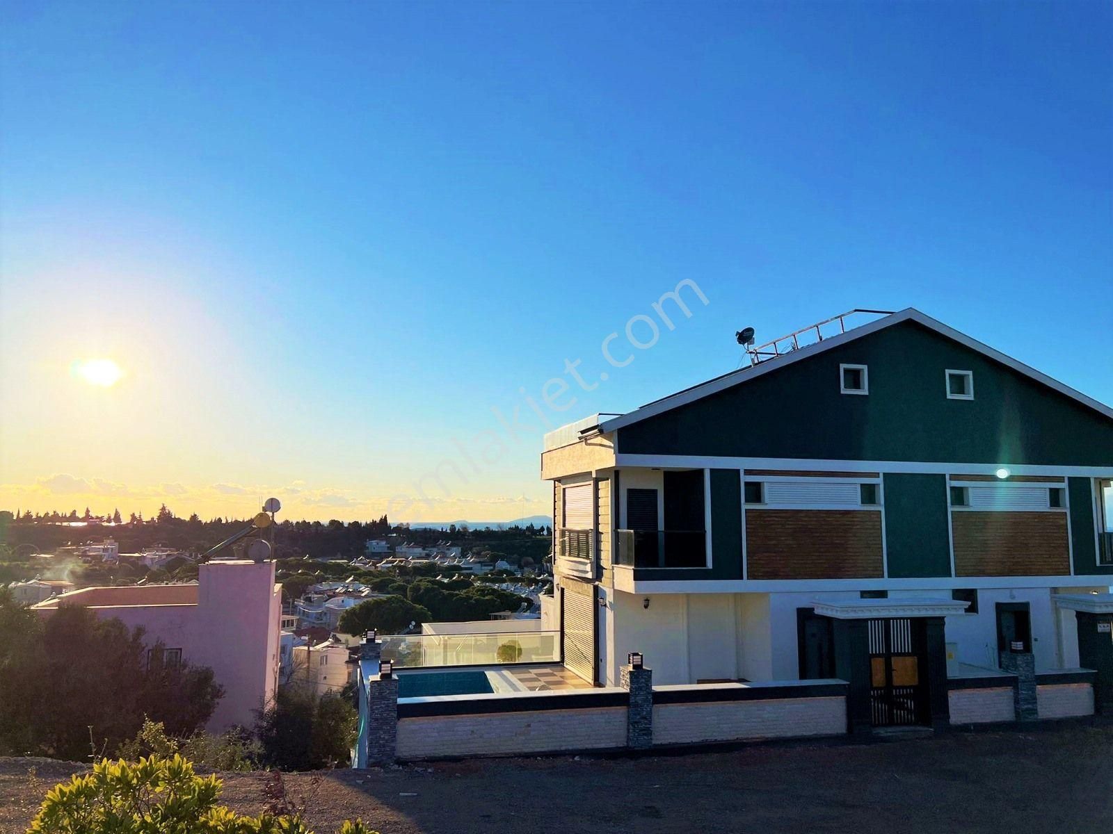 Didim Mavişehir Mahallesinde Satılık Deniz Manzaralı Villa