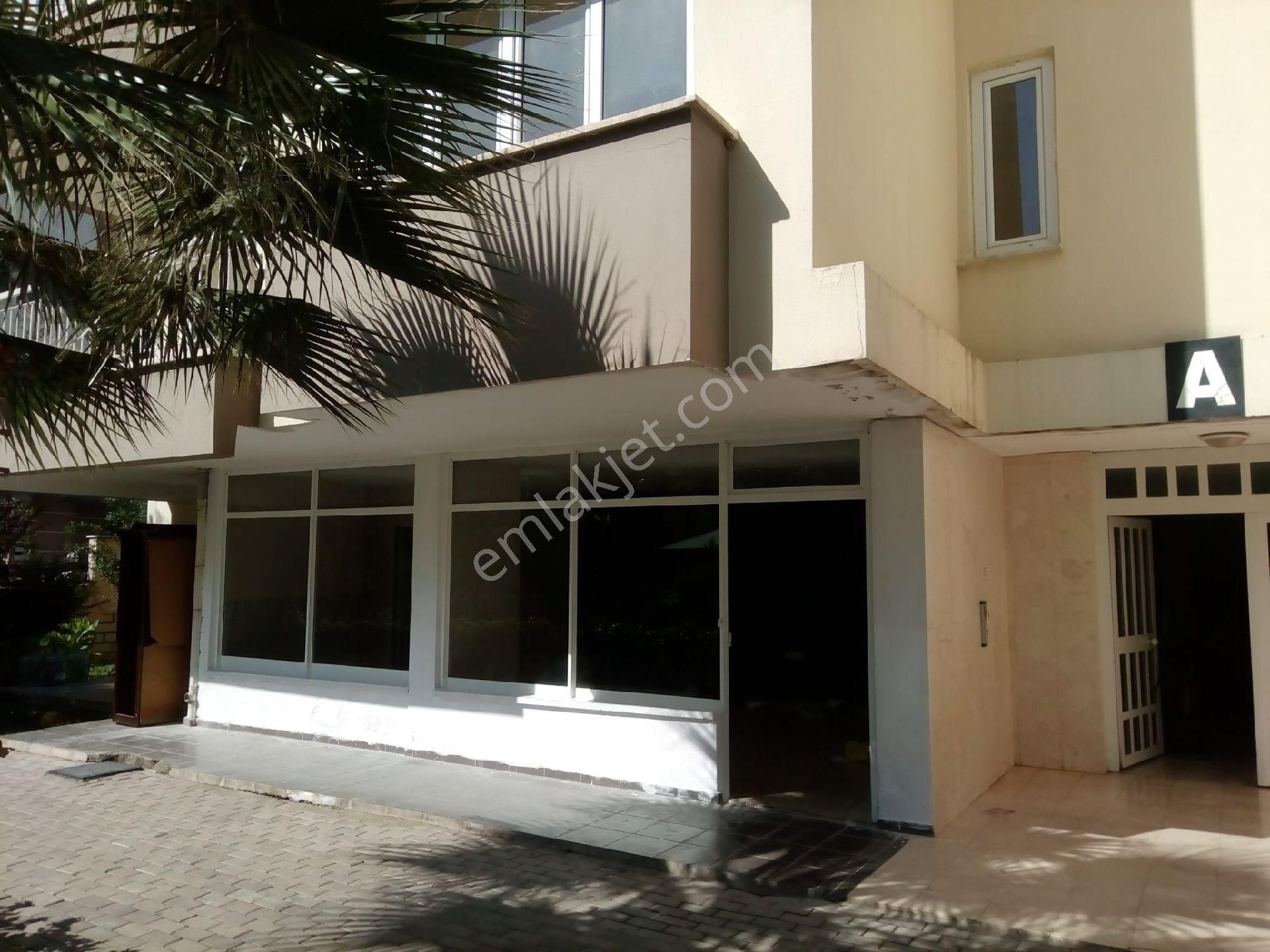 Antalya Konyaaltı Limanda Site İçinde 30 M2 Kiralık Dükkan Tuvalet Ve Lavabosu Mevcuttur
