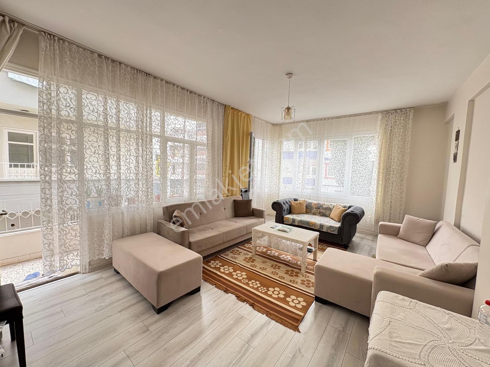 Prestij'den Aydınlıkevle'de Tertemiz Geniş Oturumlu 3+1 Daire
