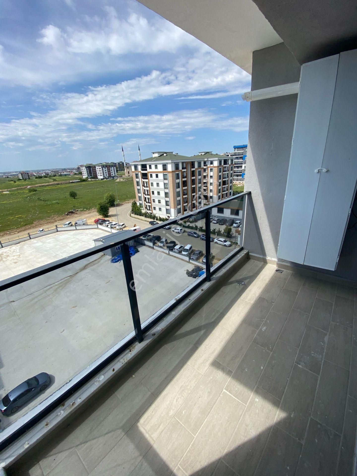 Remax Land'dan Çerkezköy Danış Dıamond Hill'de Eşyalı Sıfır 1+1 Daire