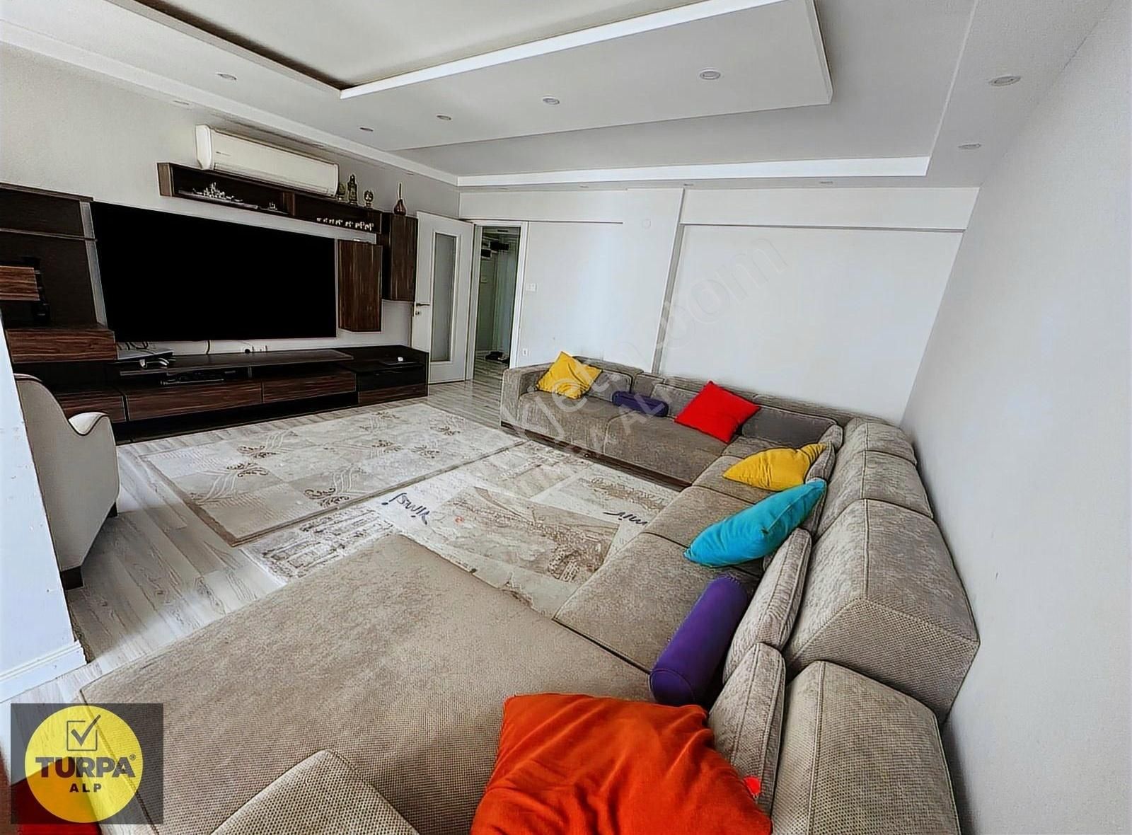 Turpa Alp Ten Balçovada Kiracısız! Tadilatlı 3+1 Daire