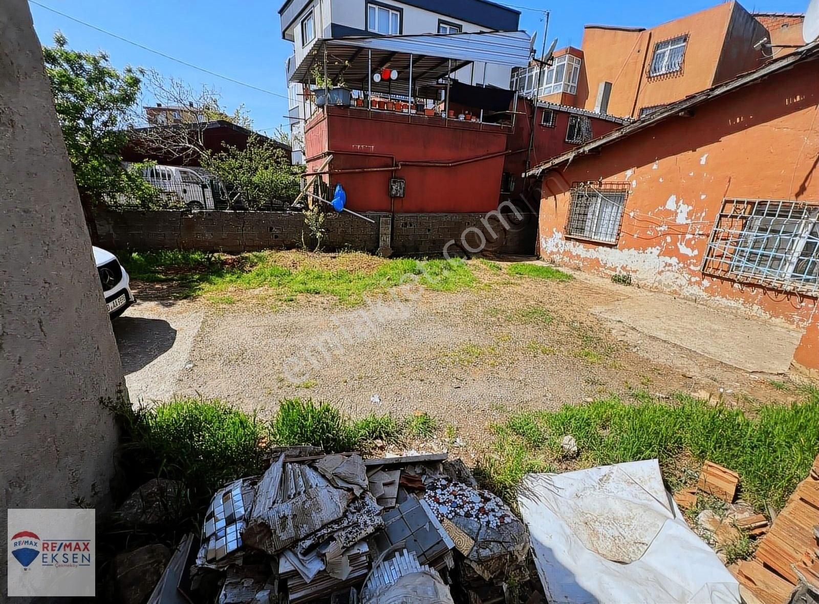 Ümraniye Tepeüstü' Nde Kiralık 200 M² Açık Depo