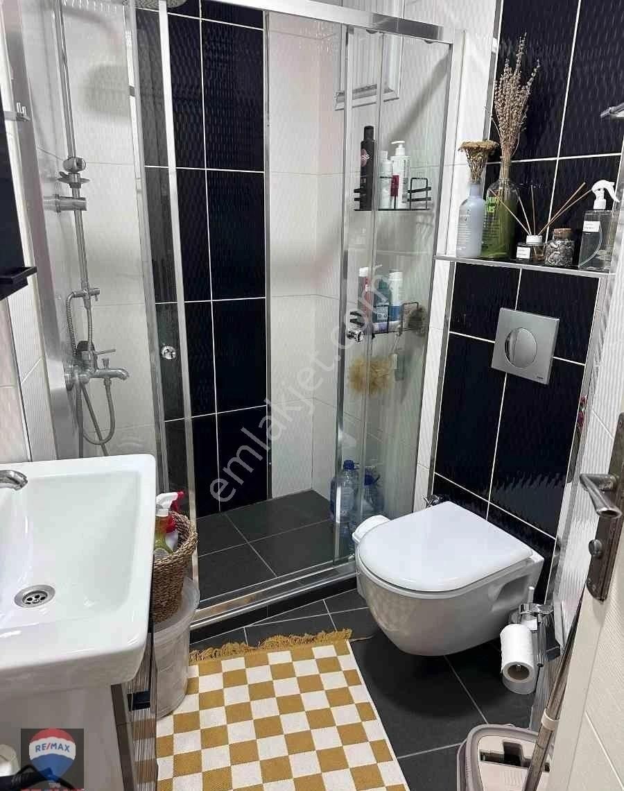 Üsküdar Şair Talat Sokakta Yatırıma Uygun 1+1 Satılık Daire