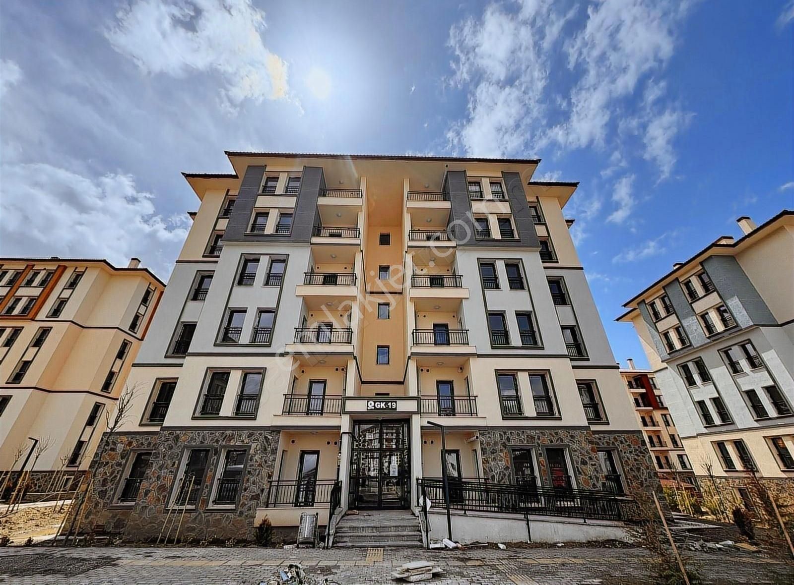 Re/max Kırmızı'dan Yıldızkent Osman Gazi Toki'de Kiralık2+1daire