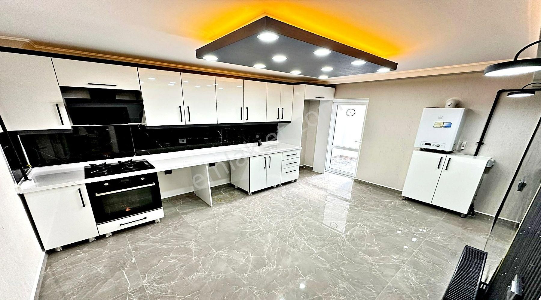 Uyanış'ta 4+1 Yeni Bina Cadde Kenarı Ultra Yapılı Açık Cepheli!!