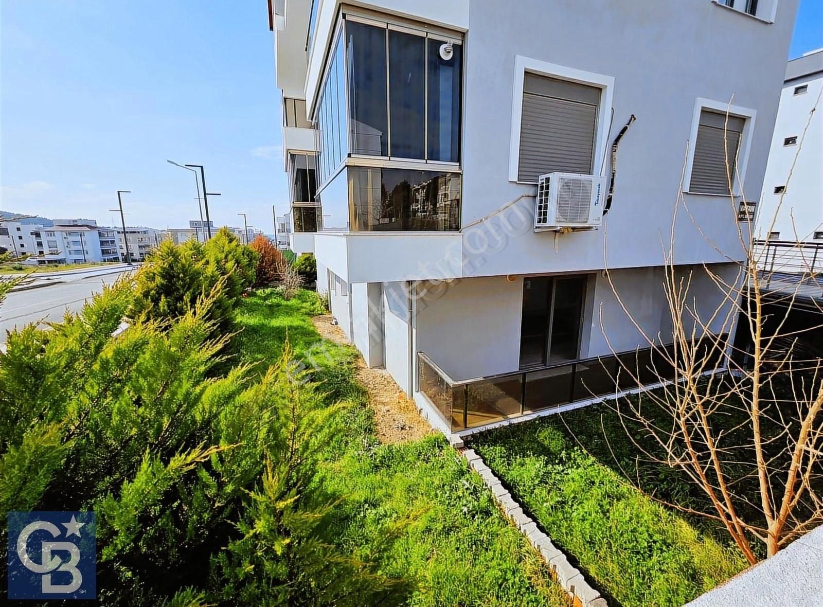Coldwell Banker'dan Yeni Mahallede Satılık Bahçeli Geniş 3+1