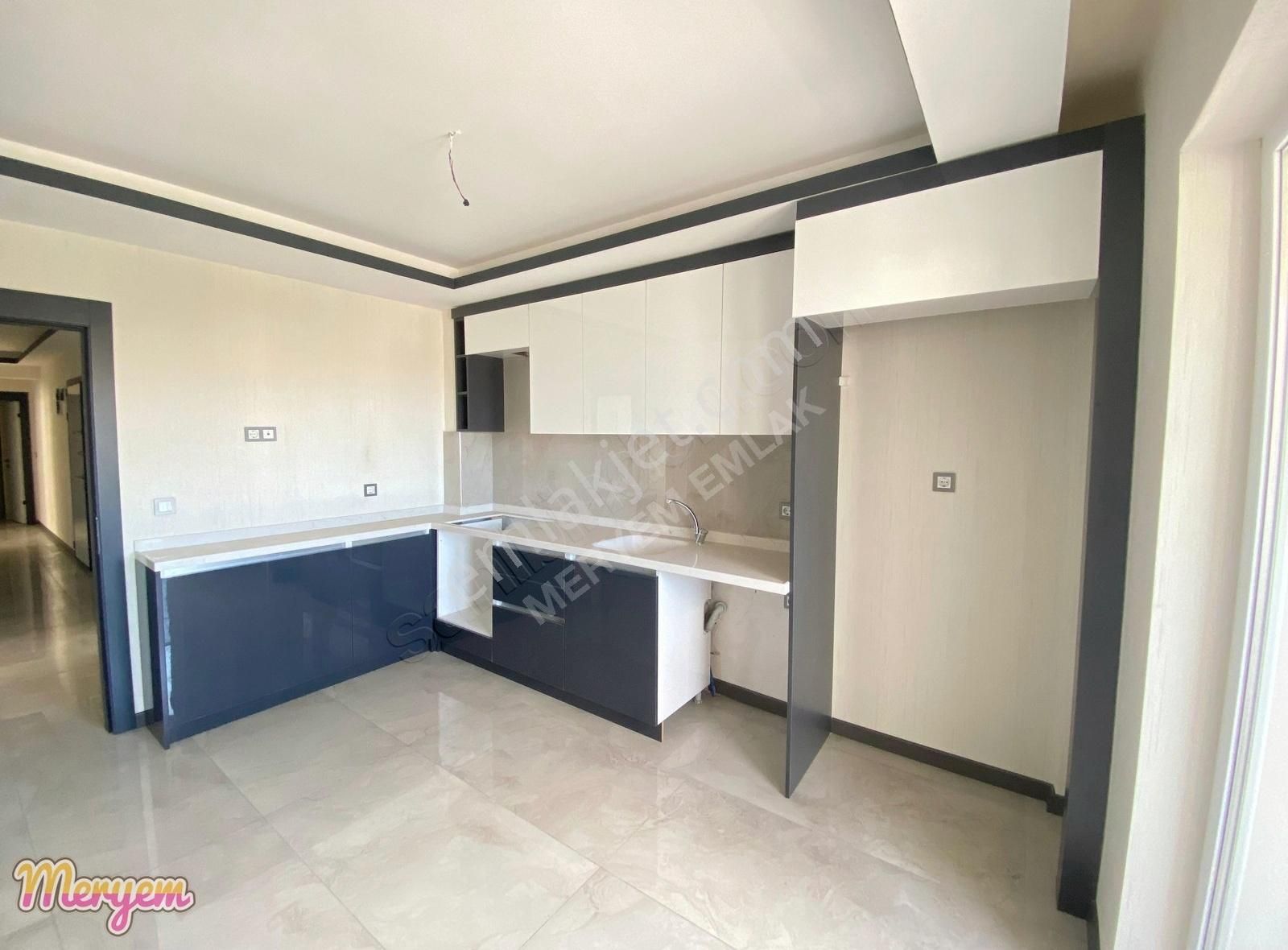 Cadde Üzeri Güzel Konumlu Full+full Lüks Yapılı 3+1 Daire