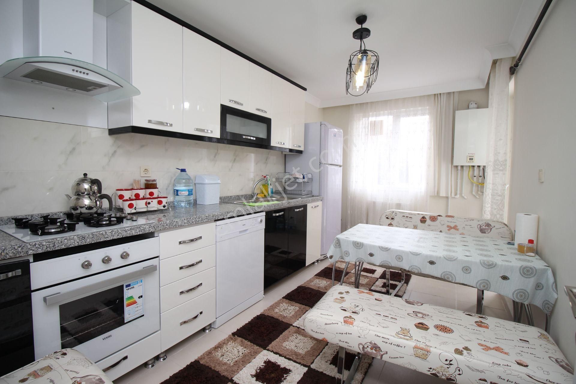 Nasip Emlak'tan 3+1 Asansörlü, Kilerli, Orta Kat Full Yapılı Fırsat Daire