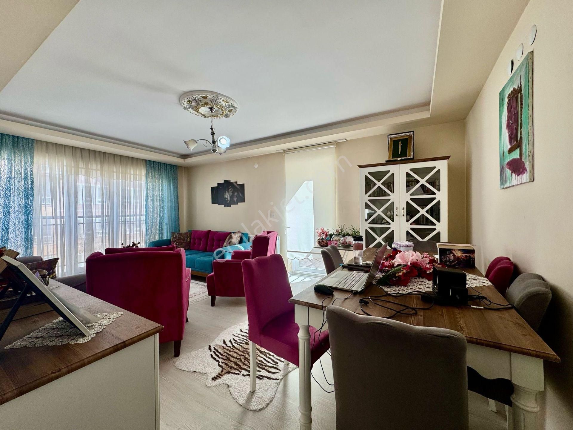 Nasip Emlak'tan Yeni Binada Asansörlü Güney C. Ara Kat 130m² 3+1