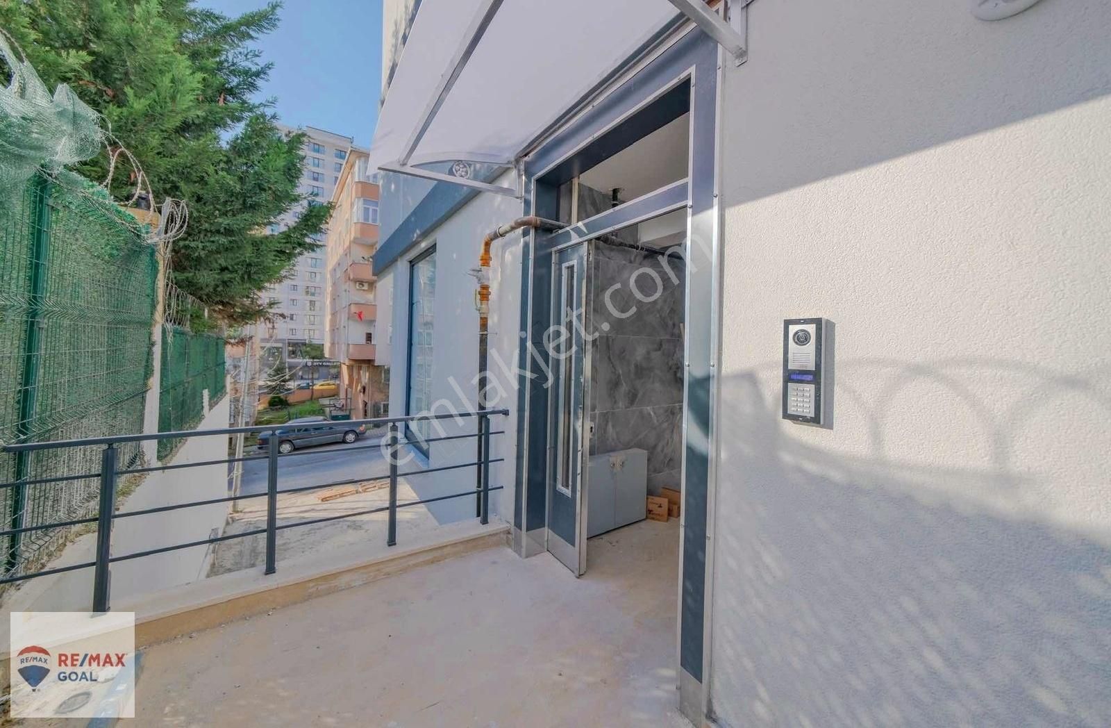 Şerifalide Harika Konumda 0 İskanlı Kiralık Dükkan