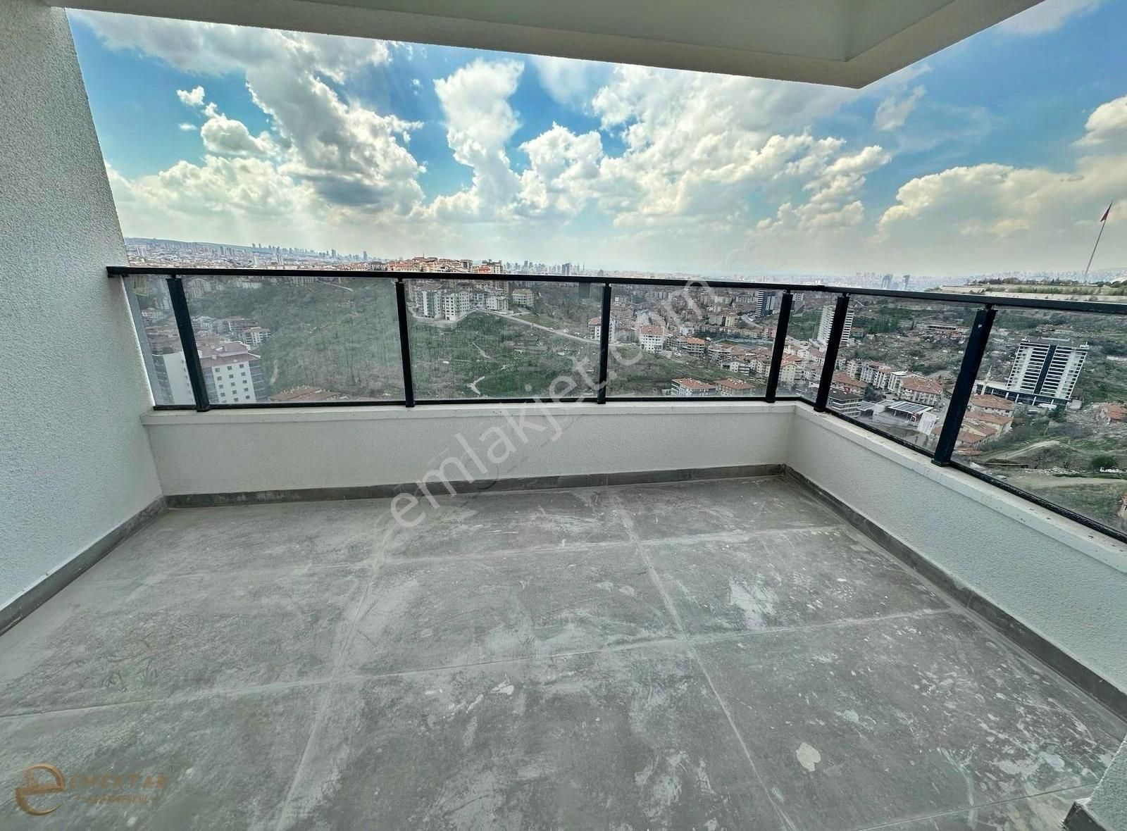 Akşemsettin'de Cadde Üzeri Sıfır Binada 4+1 Satılık Daire