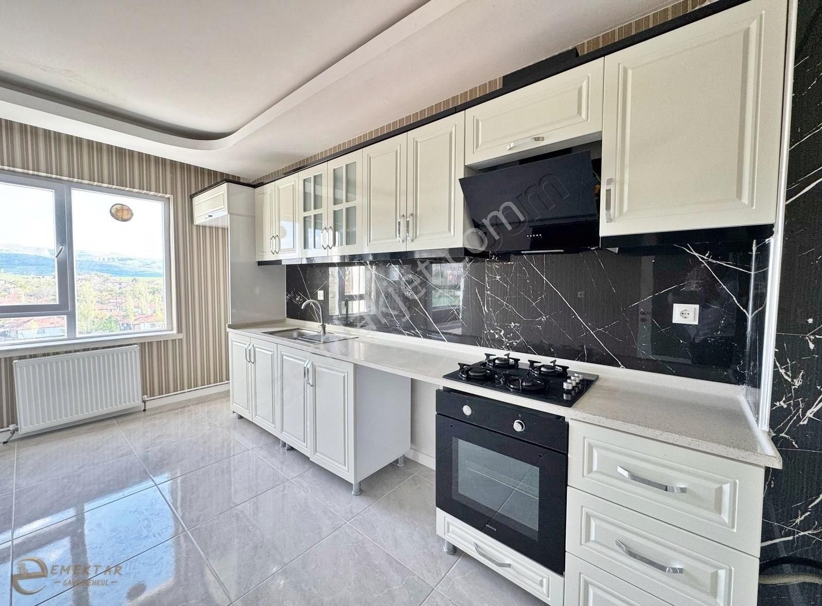 Kıbrısköy'de Site İçerisinde Teras Balkonlu Full Yapılı 3+1
