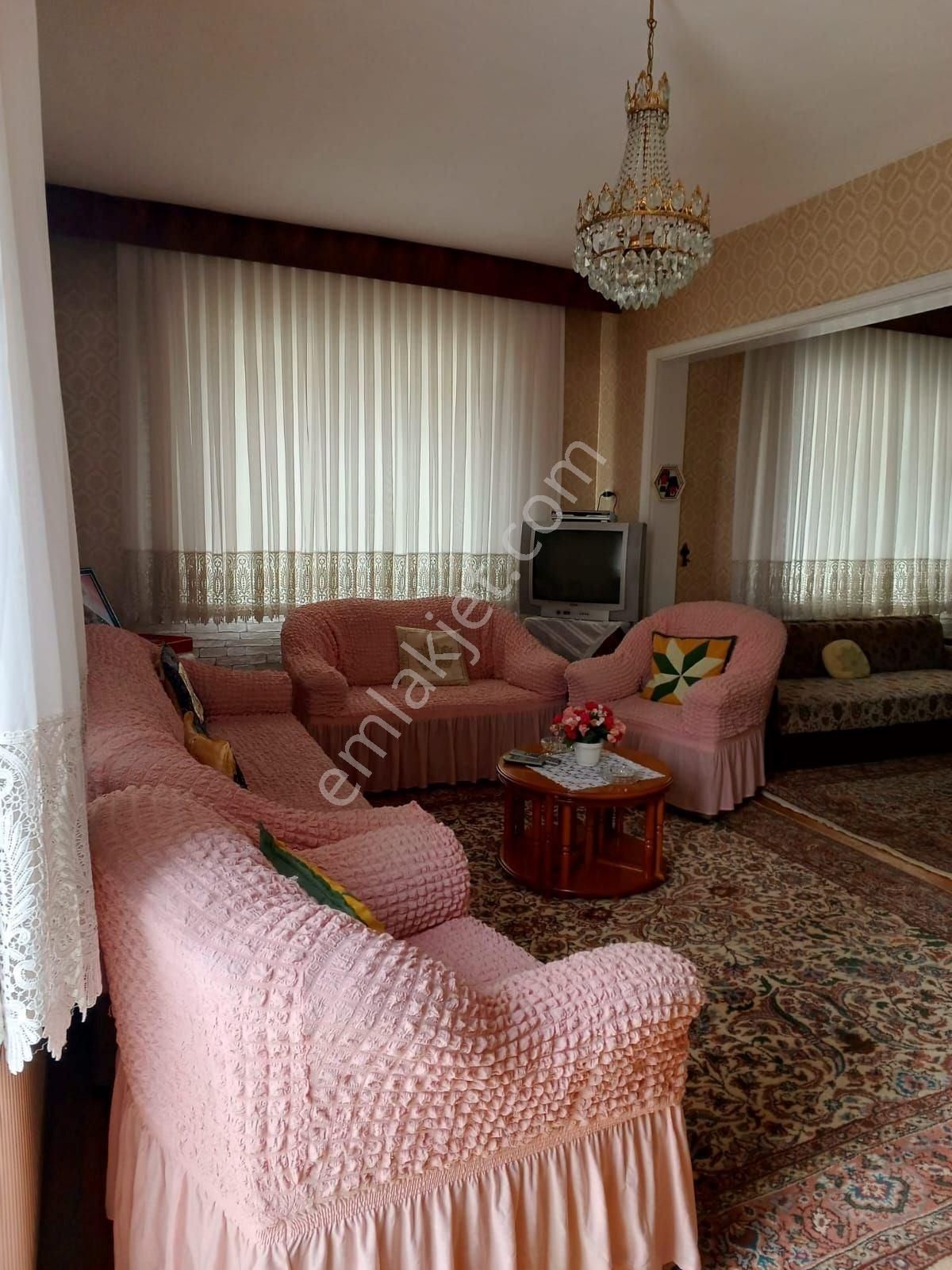 Isparta Merkez Anadolu Mahallesinde Site İçerisinde Eşyalı Kiralık Daire