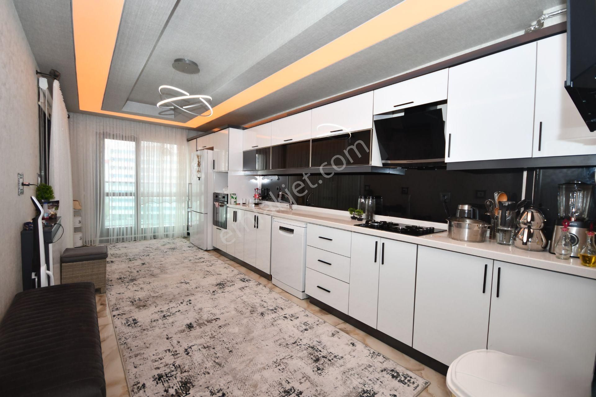 Ufuk Kılıç Emlak'tan Lüx Sitede 4+1 Ful Yapılı Daire