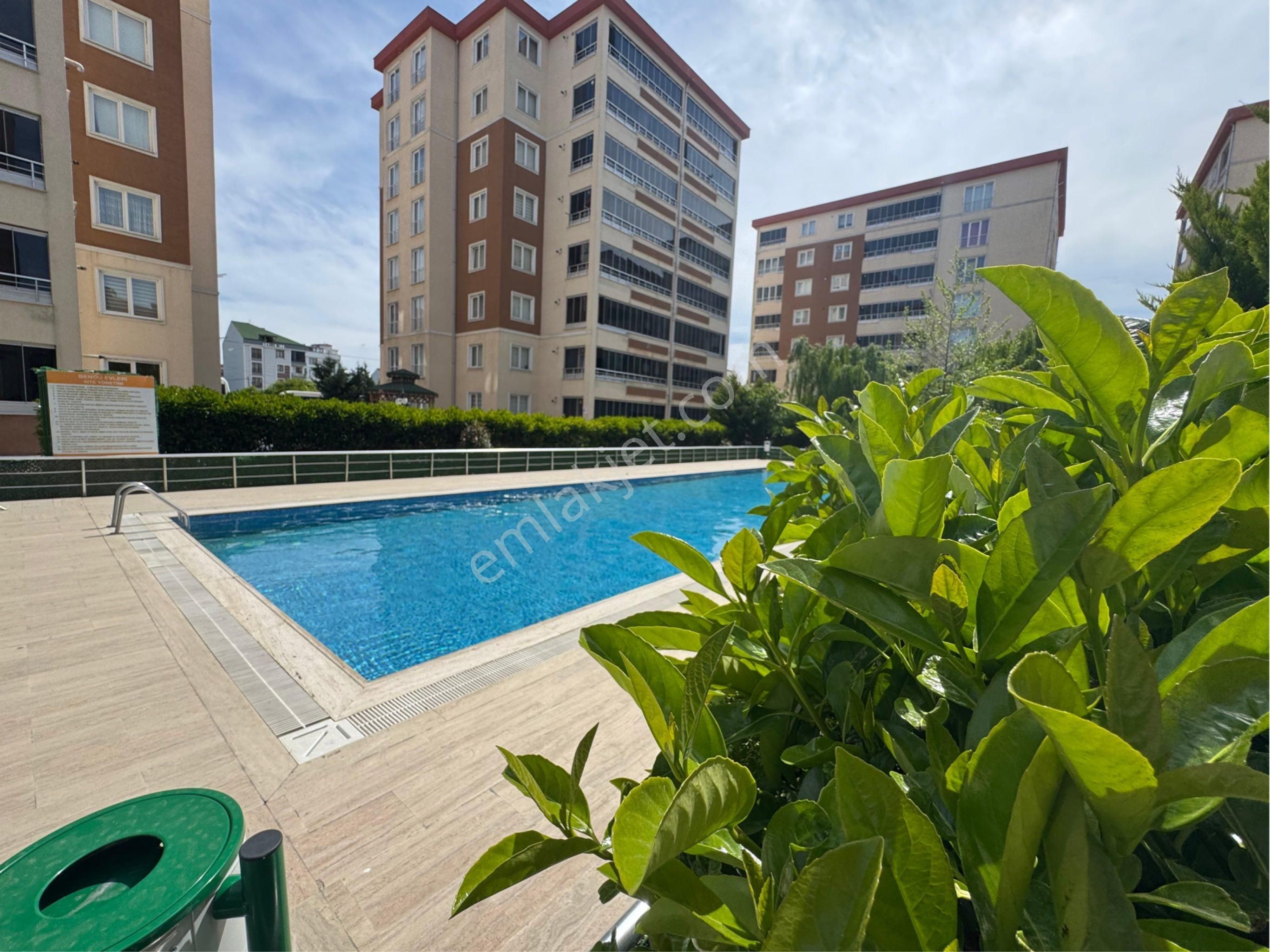Bengü Evlerin De Satılık Ara Kat Güney Cephe 3+1