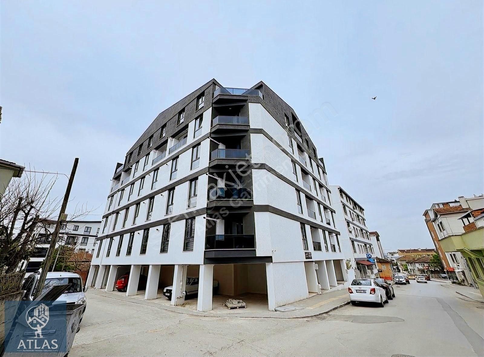 Atlas'tan Görükle Merkezde Yeni Binada Kiracısız Satılık Daire