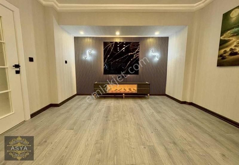 İncirli De Cadde Önü 3+1 Lüx Yapılı Ara Kat Satılık